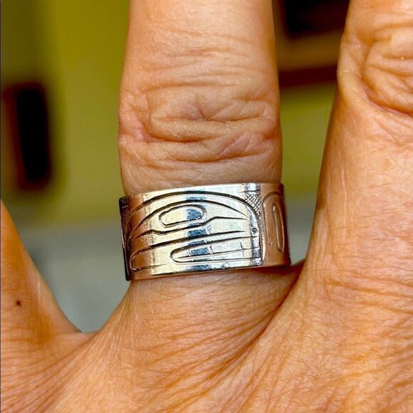 First Nations Corinne Hunt Hand Carved Sterling Silver Salmon Ring Vintage - Picture 1 of 8